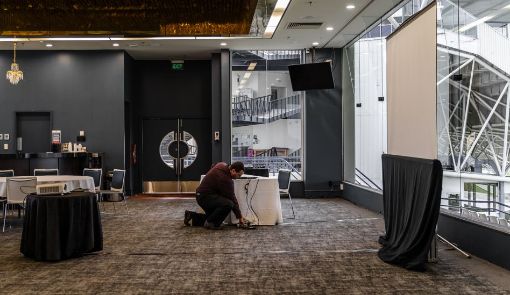 Picture of 8Ft Tripod screen & 3700 Lumen HDMI Projector